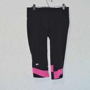 Womens Under Armour Black and Pink Capri Pants Size L (100% polyester)